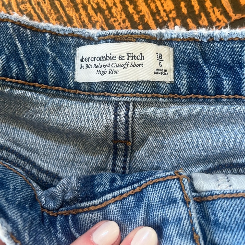 Abercrombie 90s Relaxed Cutoff Short